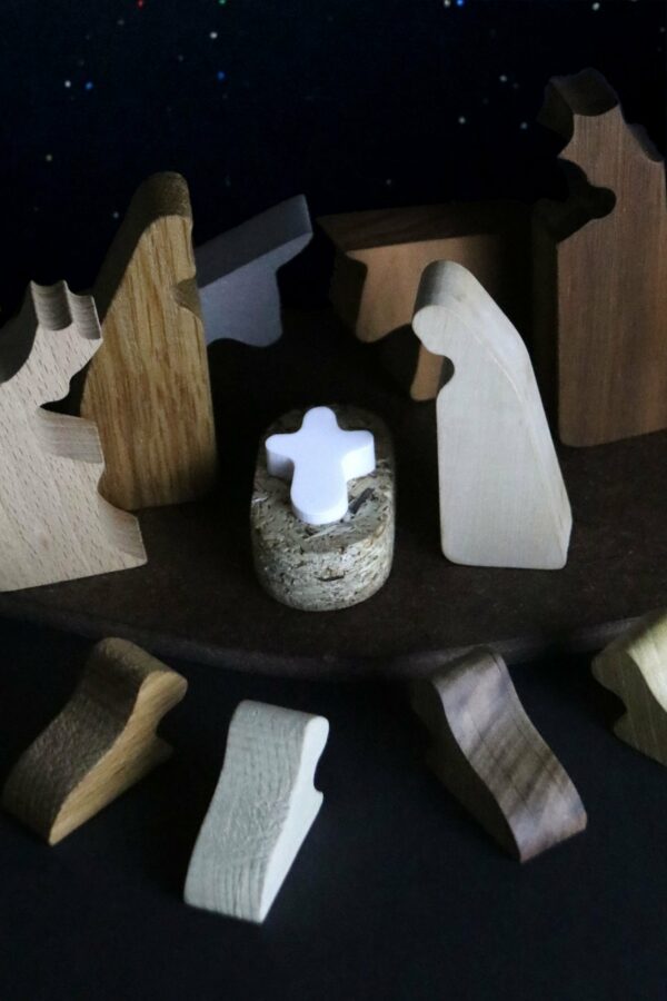 Crèche-puzzle en bois  |  13 pièces avec étable – Image 4